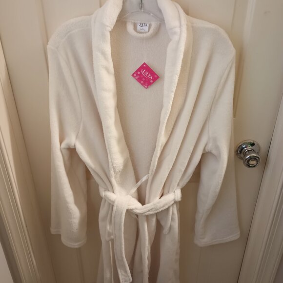 NEW Ulta L/XL white plush bathrobe - Picture 1 of 3